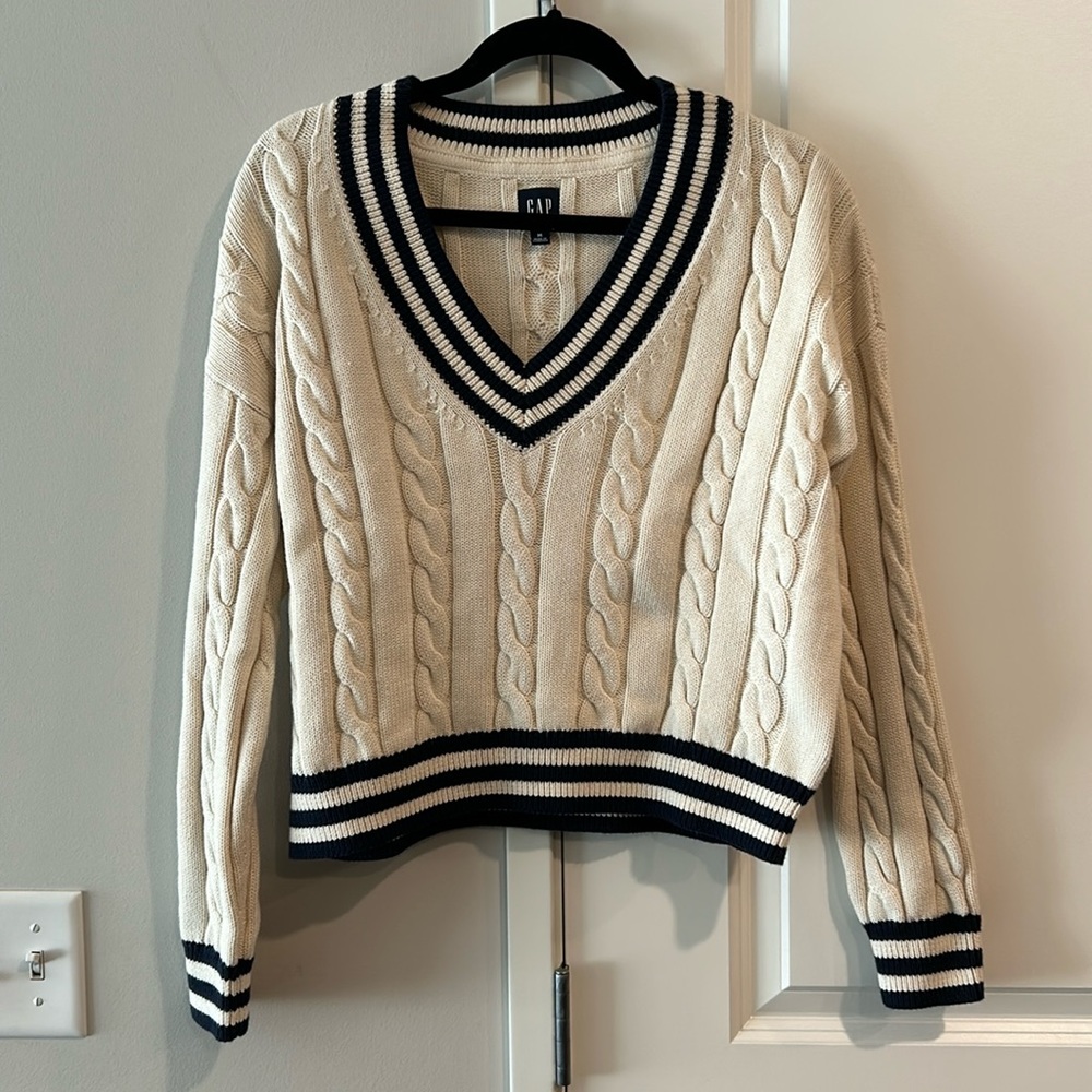 GAP Cream Cable Knit V-Neck Sweater with Navy Trim
